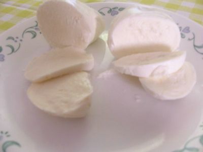 Photo of two types of Mozzarella